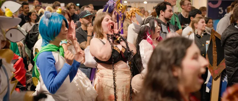 Public cosplay lors d’un festival Geek Life, photographie d’illustration officielle