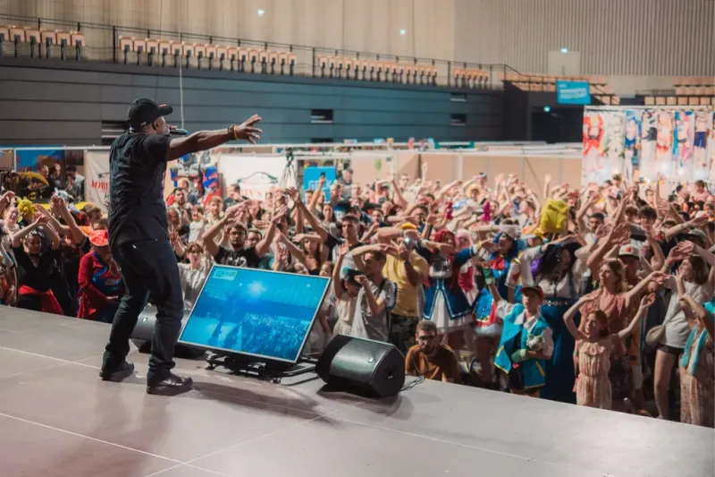 Concert et public lors d’un festival Geek Life