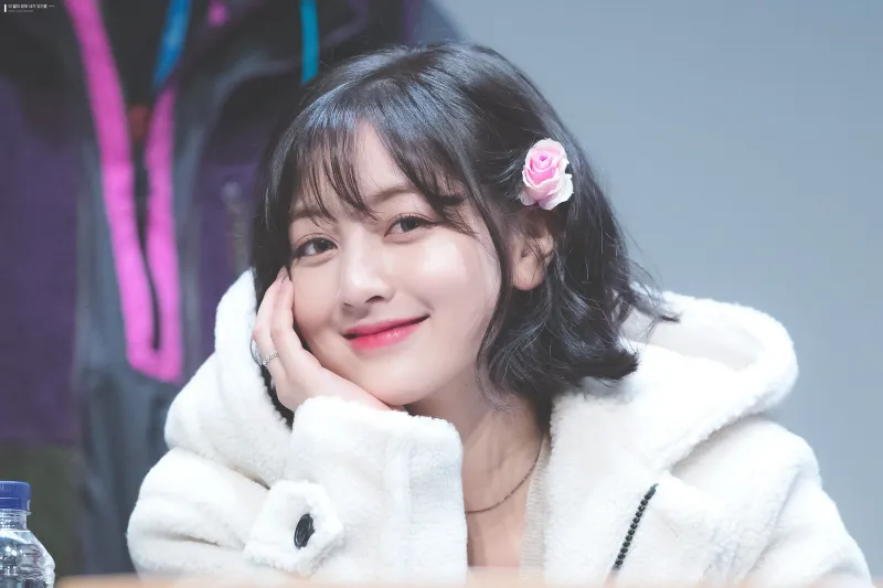 Portrait de Jihyo de TWICE