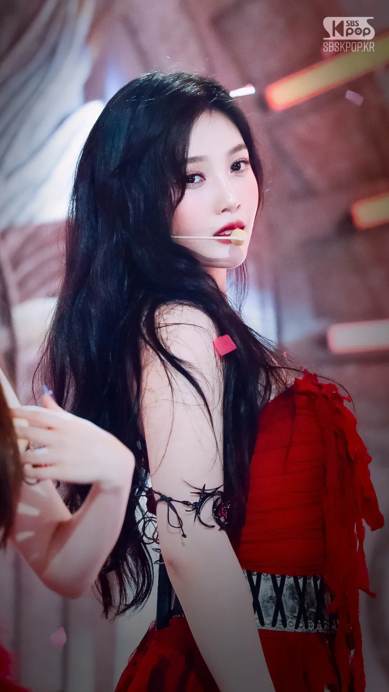 Joy de Red Velvet sur scène à Inkigayo, photo 5