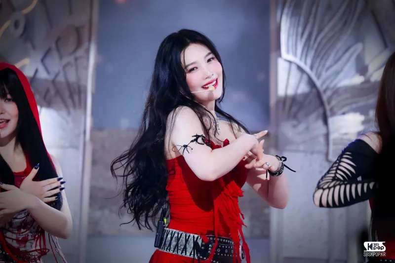 Joy de Red Velvet sur scène à Inkigayo, photo 6