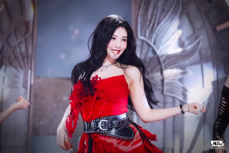 Joy de Red Velvet sur scène à Inkigayo, photo 3