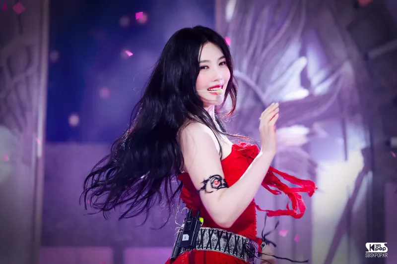 Joy de Red Velvet sur scène à Inkigayo, photo 2