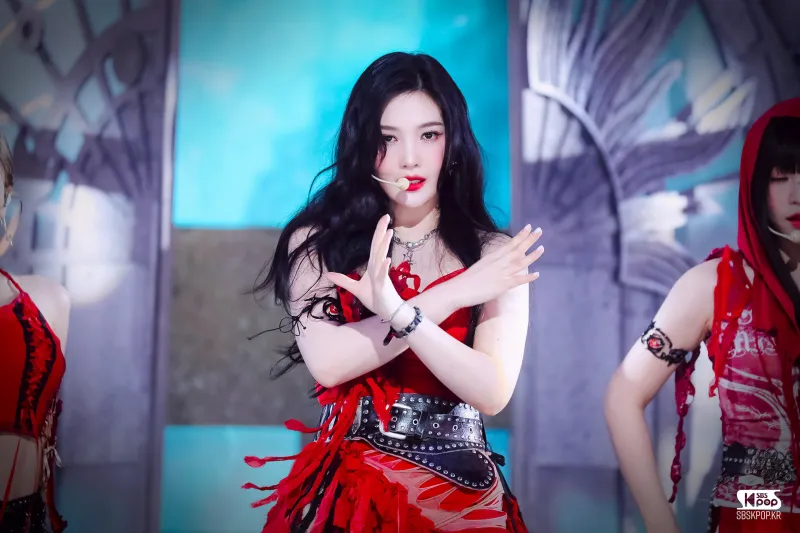 Joy de Red Velvet sur scène à Inkigayo, photo 4