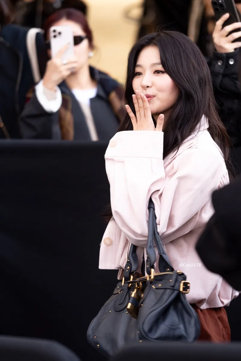 Seulgi de Red Velvet à la Fashion Week de Paris 2025, photo 3
