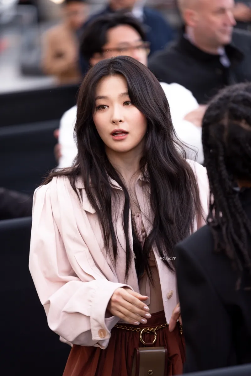 Seulgi de Red Velvet à la Fashion Week de Paris 2025, photo 4